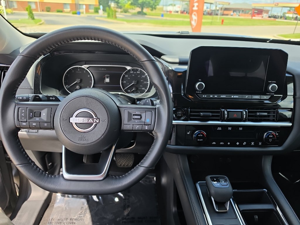 Used 2025 Nissan Pathfinder SV AWD/4WD image 9
