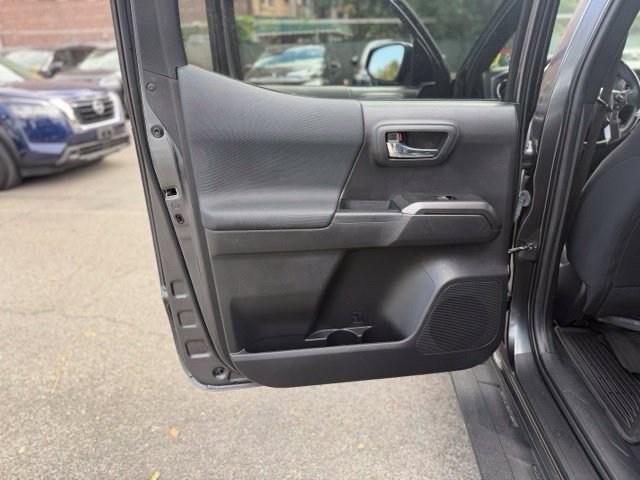 Used 2022 Toyota Tacoma TRD Sport AWD/4WD image 24