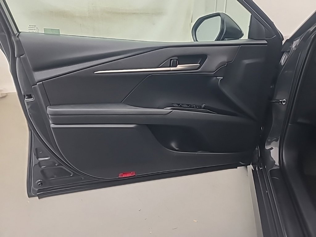 Used 2025 Toyota Camry LE FWD image 23