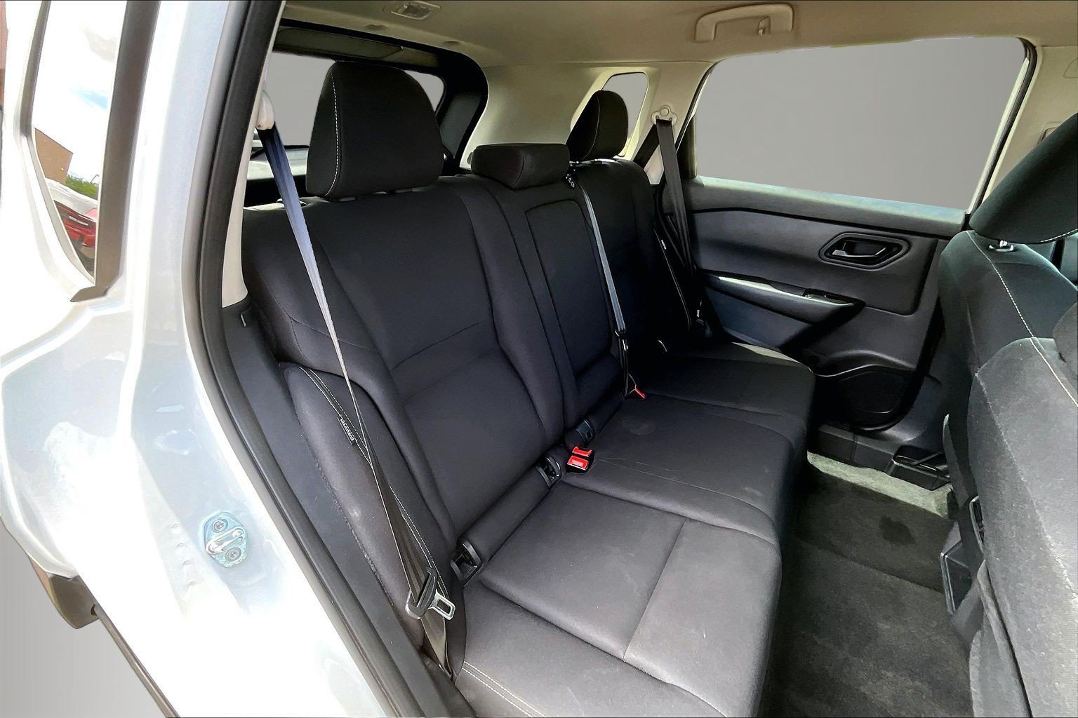 Used 2024 Nissan Rogue S FWD image 24