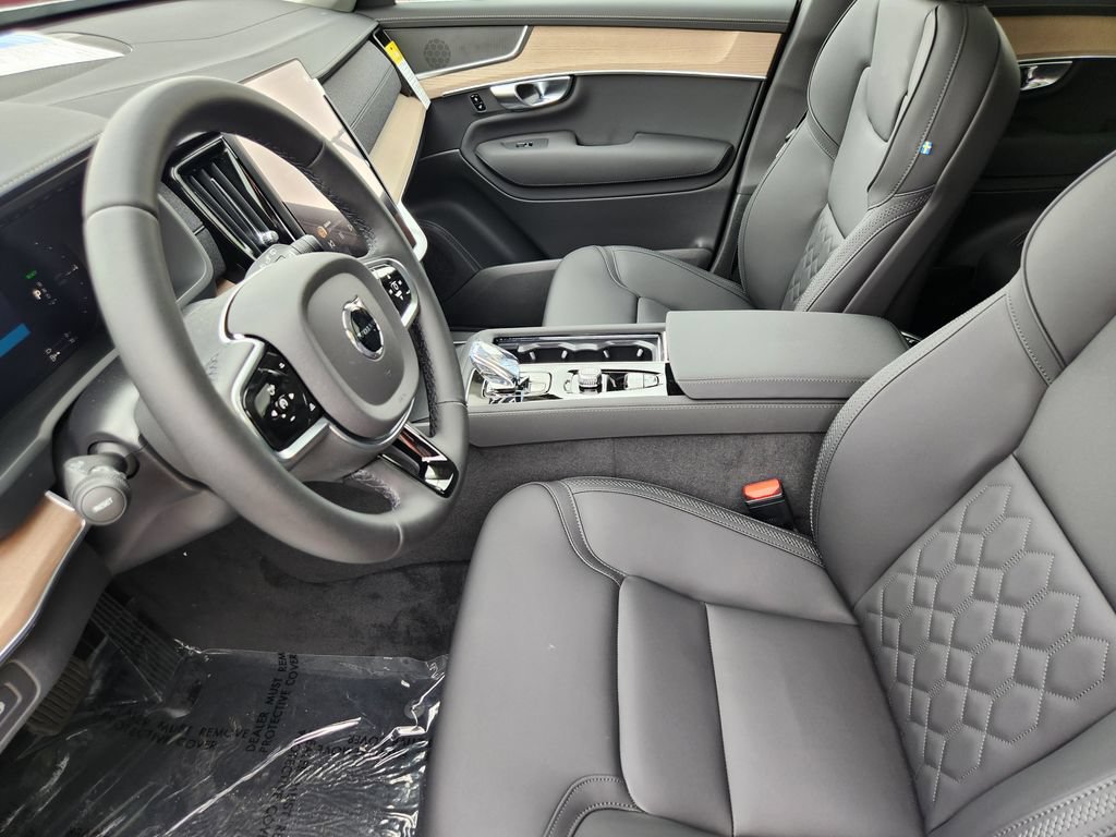 New 2026 Volvo XC90 T8 Plus w/ Protection Package AWD/4WD image 4