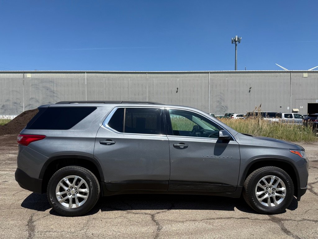 Used 2020 Chevrolet Traverse LT FWD image 2