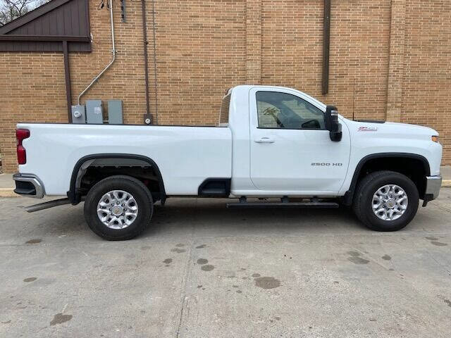 Used 2022 Chevrolet Silverado 2500 LT w/ Convenience Package image 3
