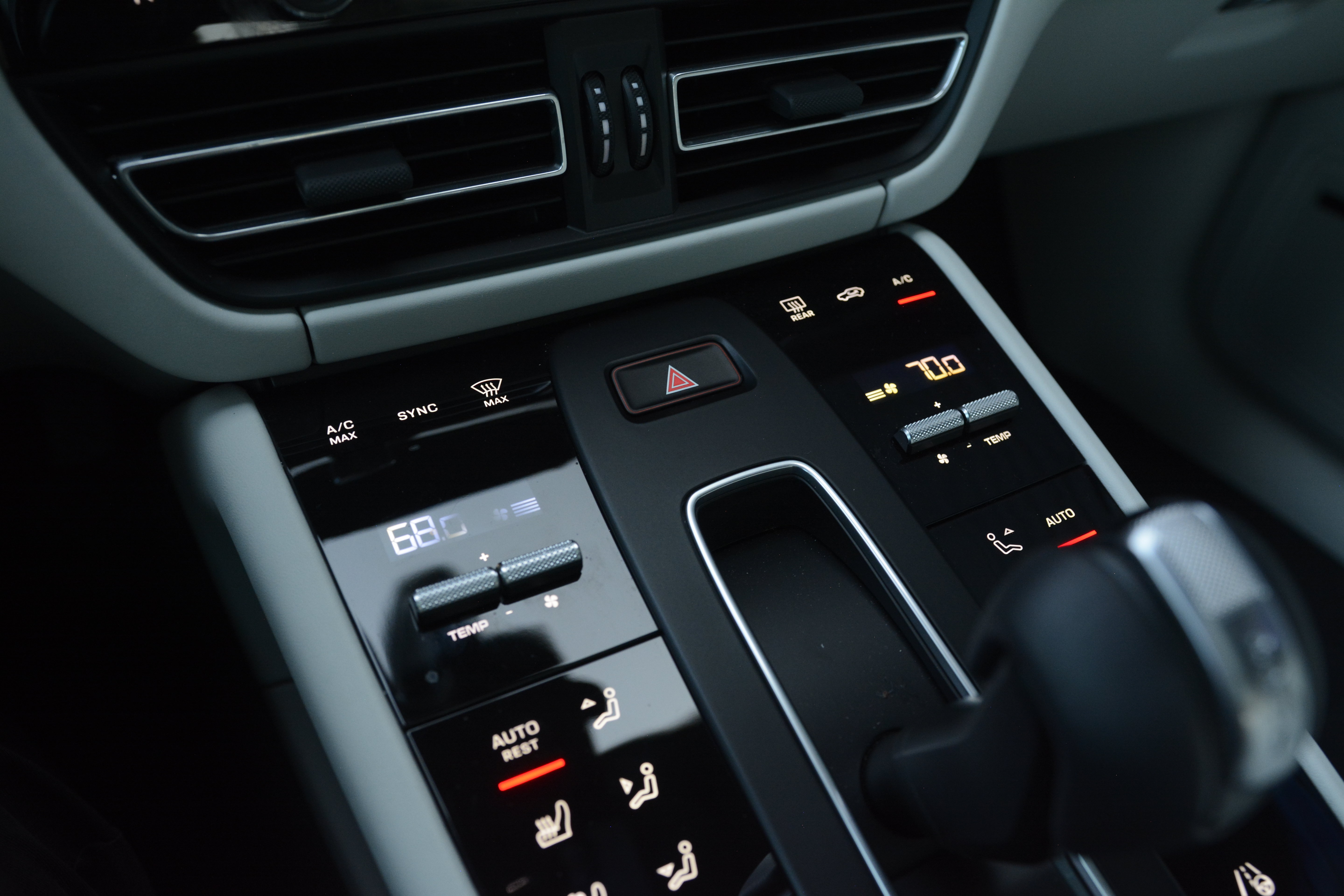 Certified 2026 Porsche Macan AWD/4WD image 23