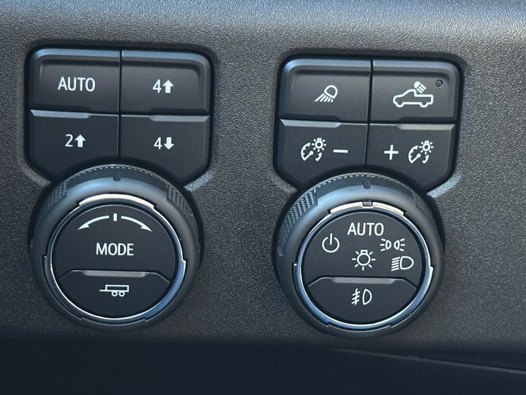 Used 2024 Chevrolet Silverado 1500 High Country AWD/4WD image 19
