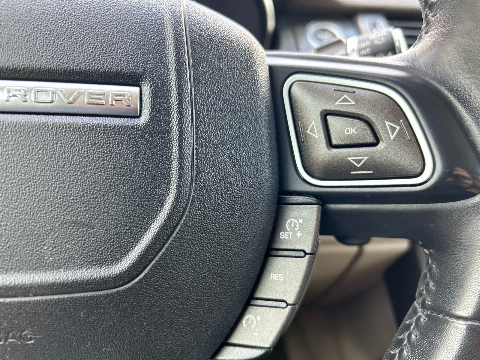Used 2019 Land Rover Range Rover Evoque SE AWD/4WD image 25