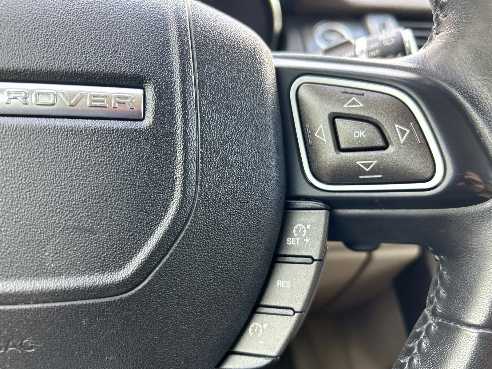 Used 2019 Land Rover Range Rover Evoque SE AWD/4WD image 25
