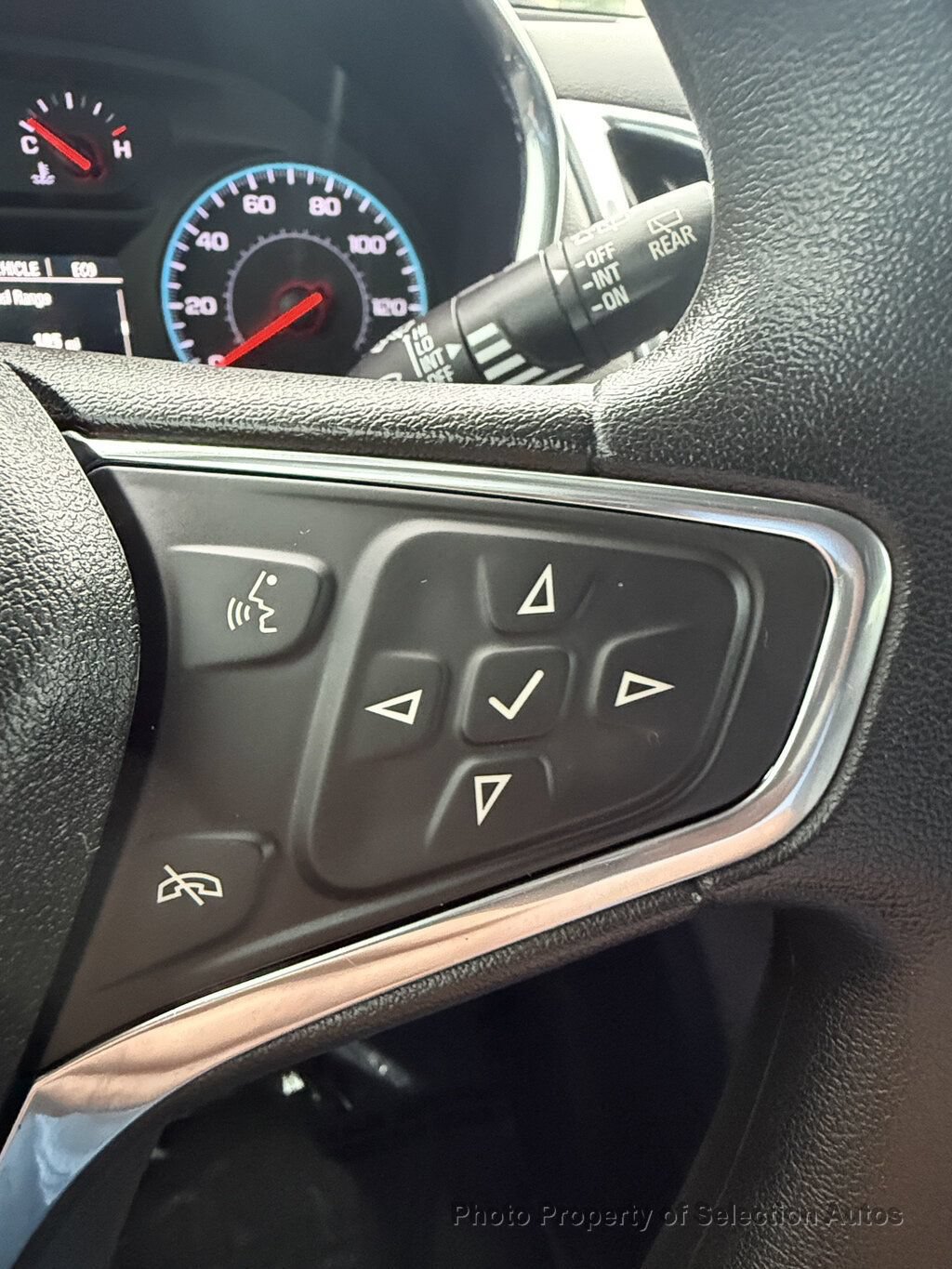 Used 2018 Chevrolet Equinox LS FWD image 17