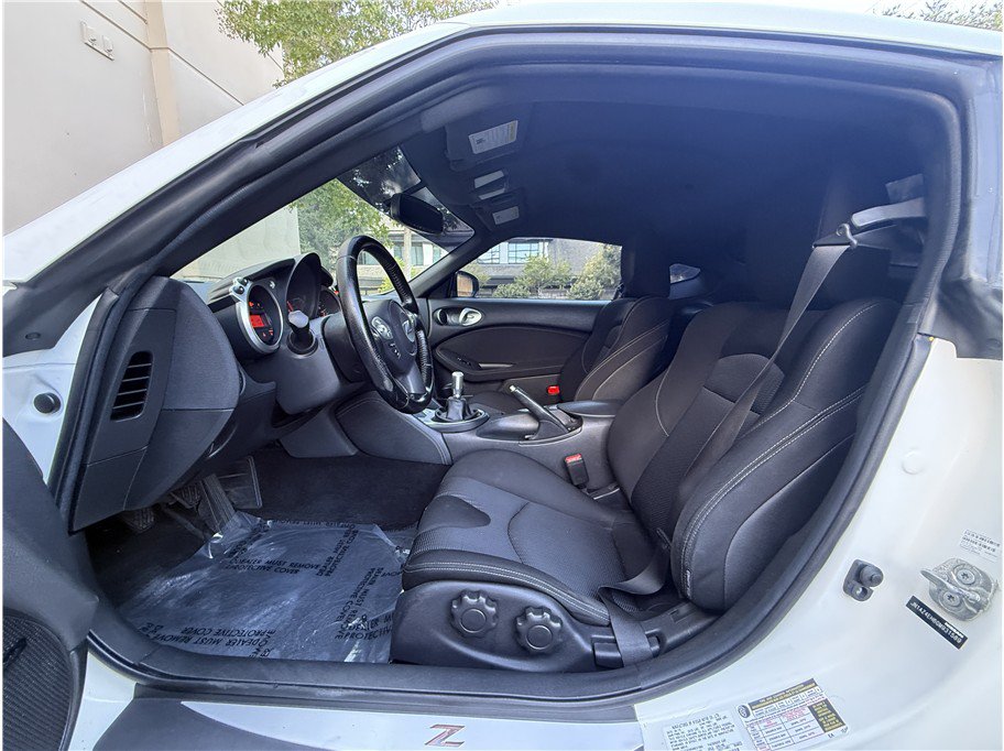 Used 2016 Nissan 370Z Coupe RWD image 7