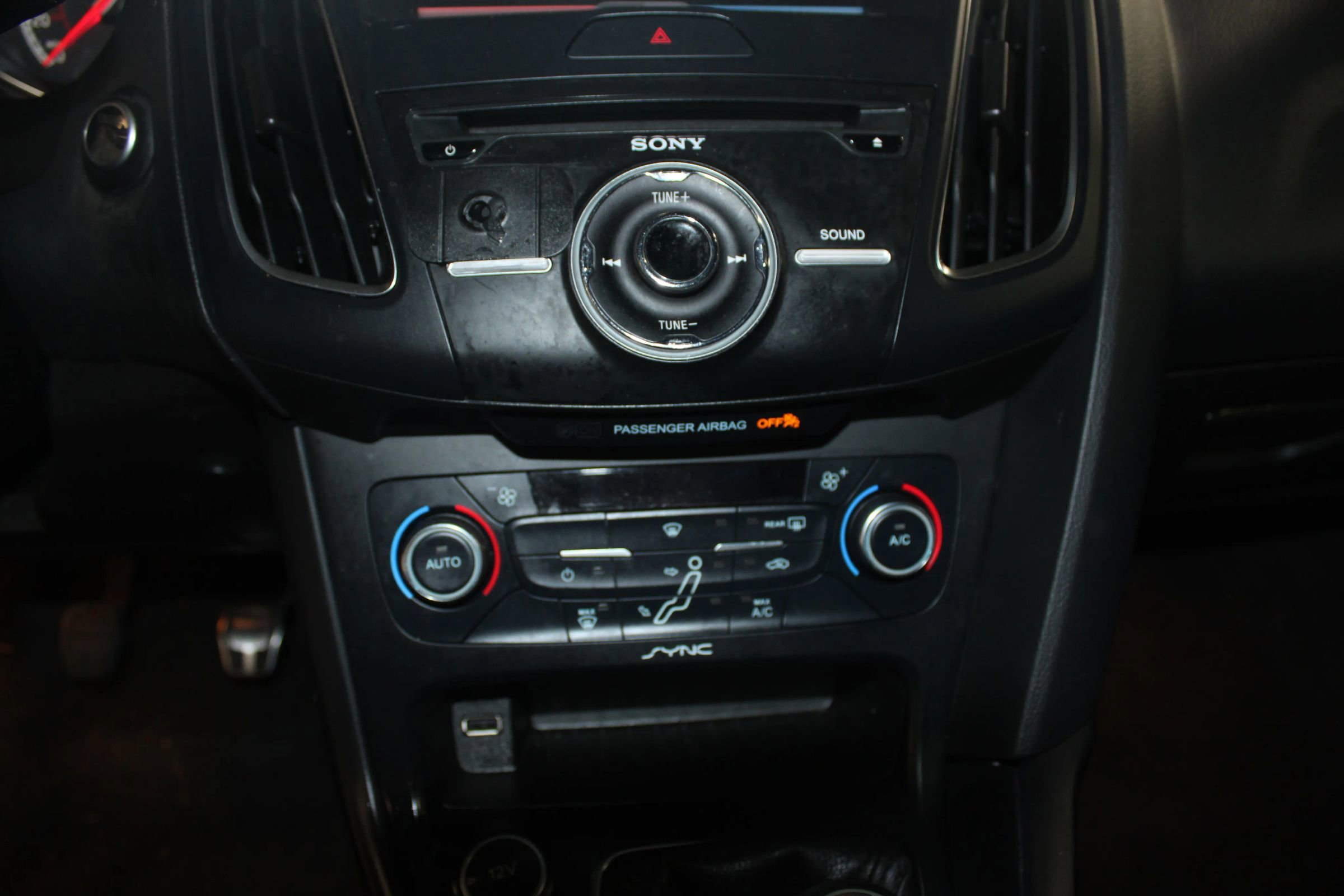 Used 2015 Ford Focus ST w/ Equipment Group 401A image 18