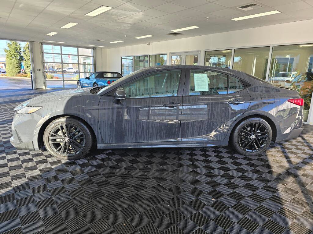 Used 2025 Toyota Camry SE image 6
