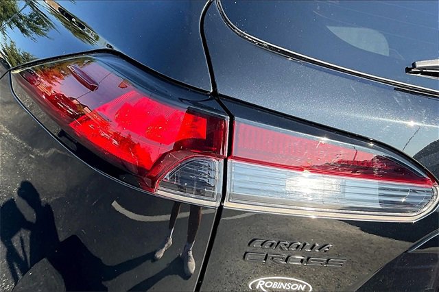 Used 2024 Toyota Corolla Cross AWD Hybrid w/ Moonroof Package image 30