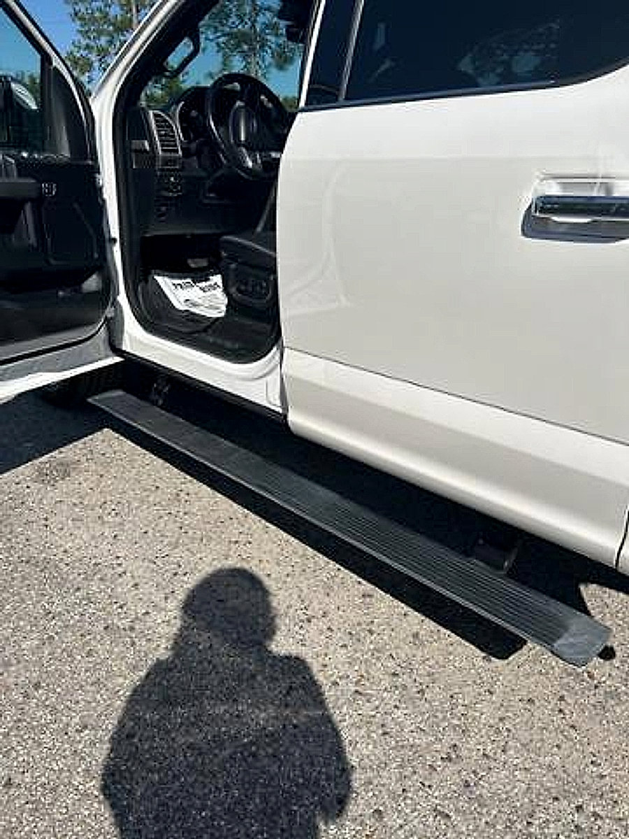 Used 2018 Ford F150 Platinum w/ Equipment Group 701A Luxury image 12