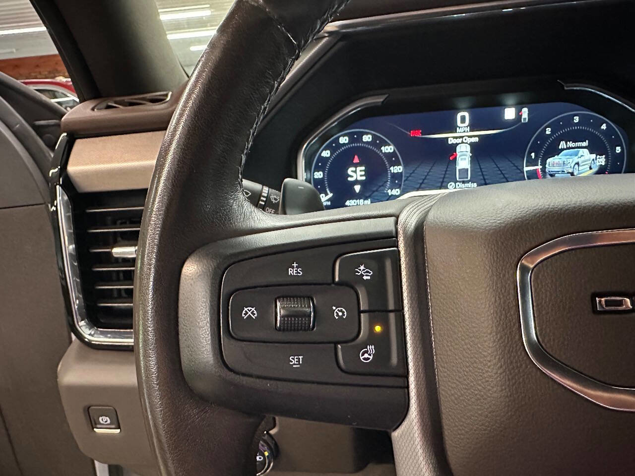 Used 2023 GMC Sierra 1500 Denali w/ Technology Package AWD/4WD image 39