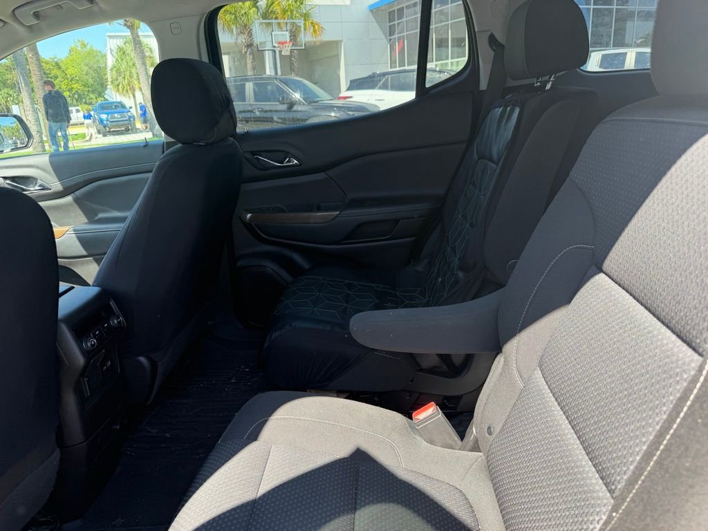 Used 2022 GMC Acadia SLE w/ Driver Convenience Package image 9