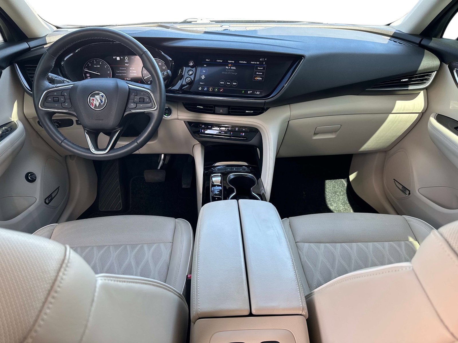 Used 2022 Buick Envision Avenir w/ Technology Package II image 16