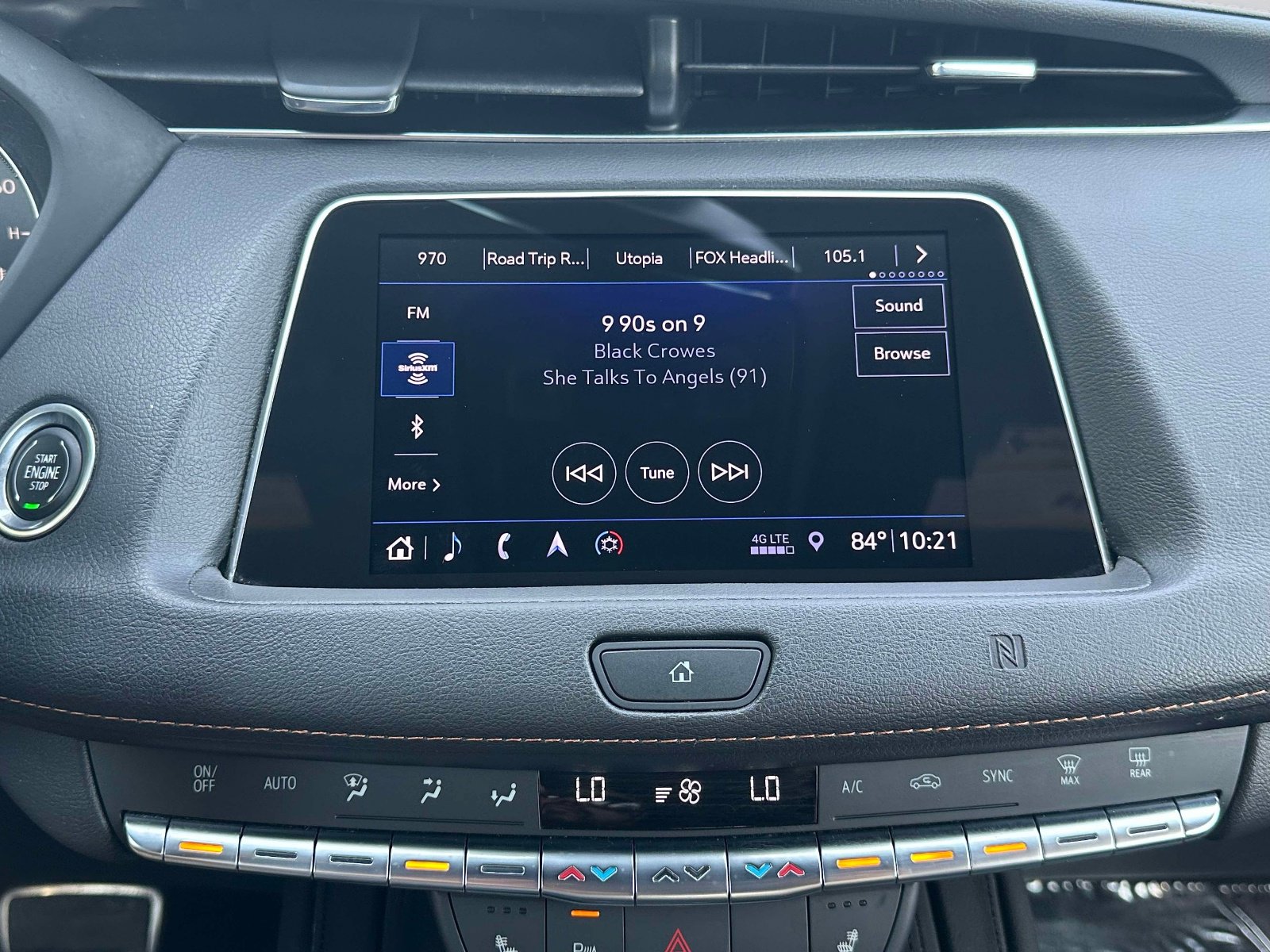 Used 2019 Cadillac XT4 Sport w/ LPO, Midnight Sport Package AWD/4WD image 11