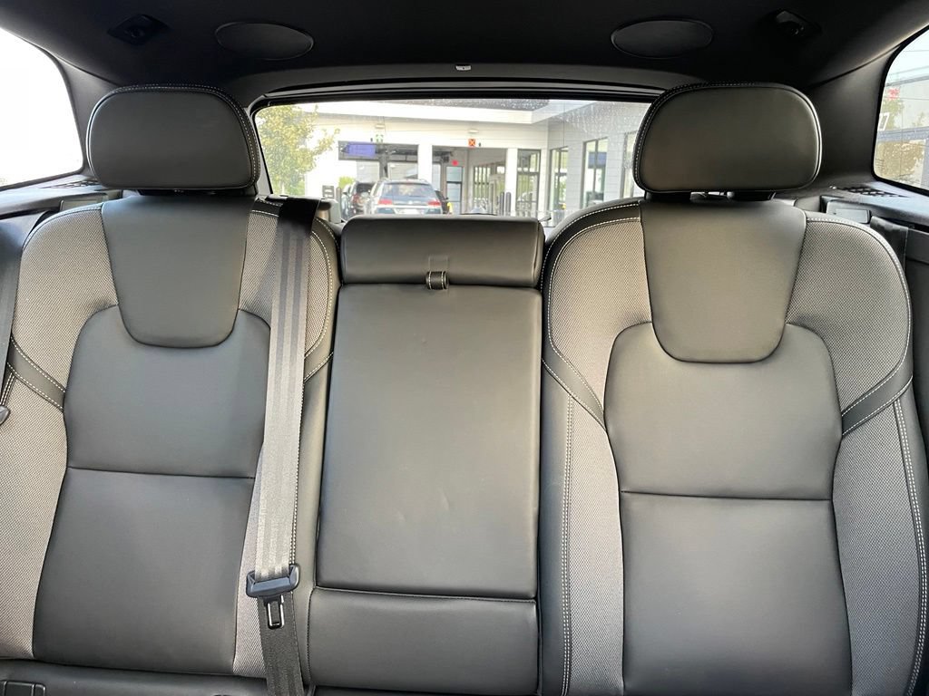 Used 2022 Volvo XC60 B5 R-Design AWD/4WD image 23