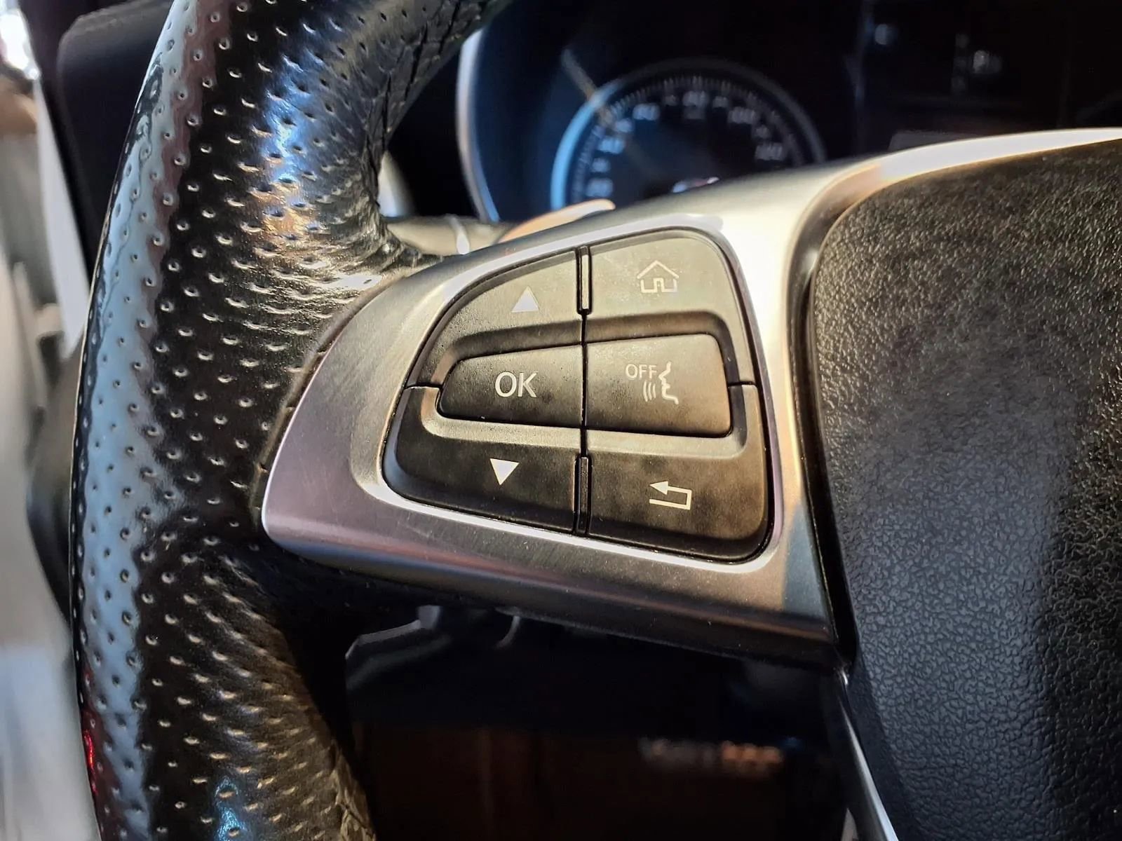 Used 2015 Mercedes-Benz C 300 4MATIC Sedan image 22