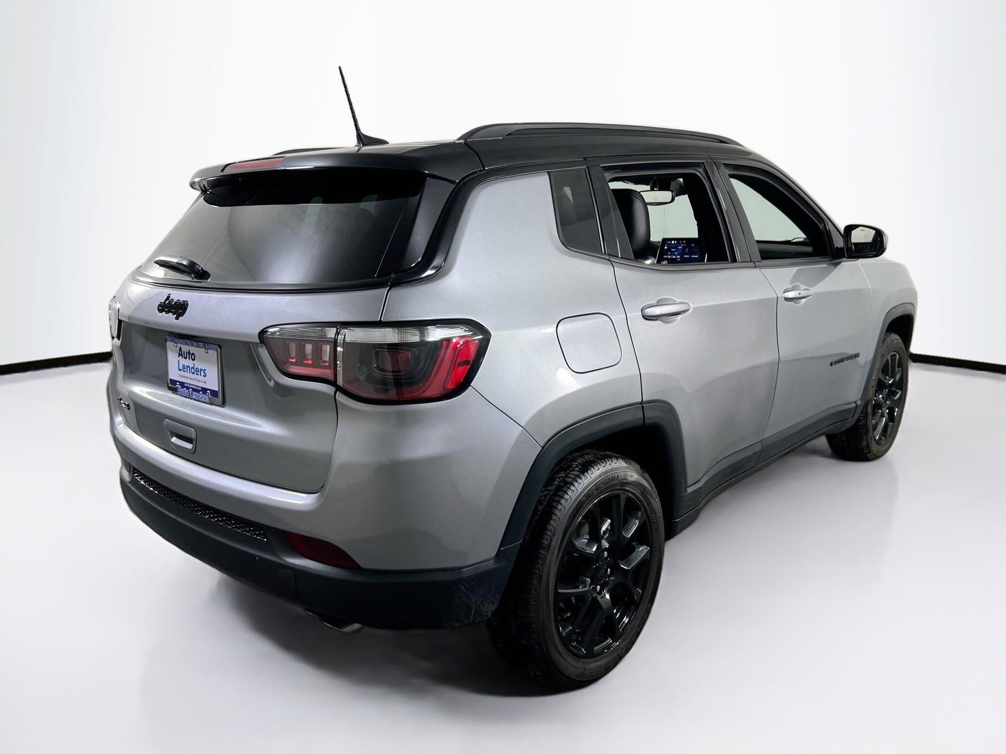 Used 2022 Jeep Compass Altitude w/ Sun and Sound Group image 5