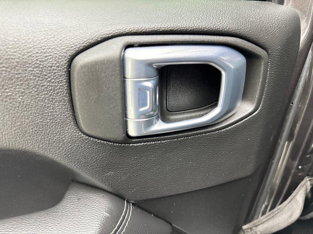 Used 2022 Jeep Wrangler Unlimited Sahara w/ Cold Weather Group image 38
