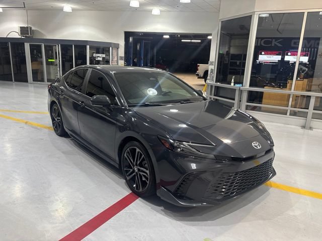 Used 2025 Toyota Camry XSE FWD image 4