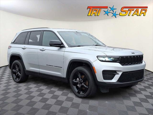 Certified 2024 Jeep Grand Cherokee Altitude image 1