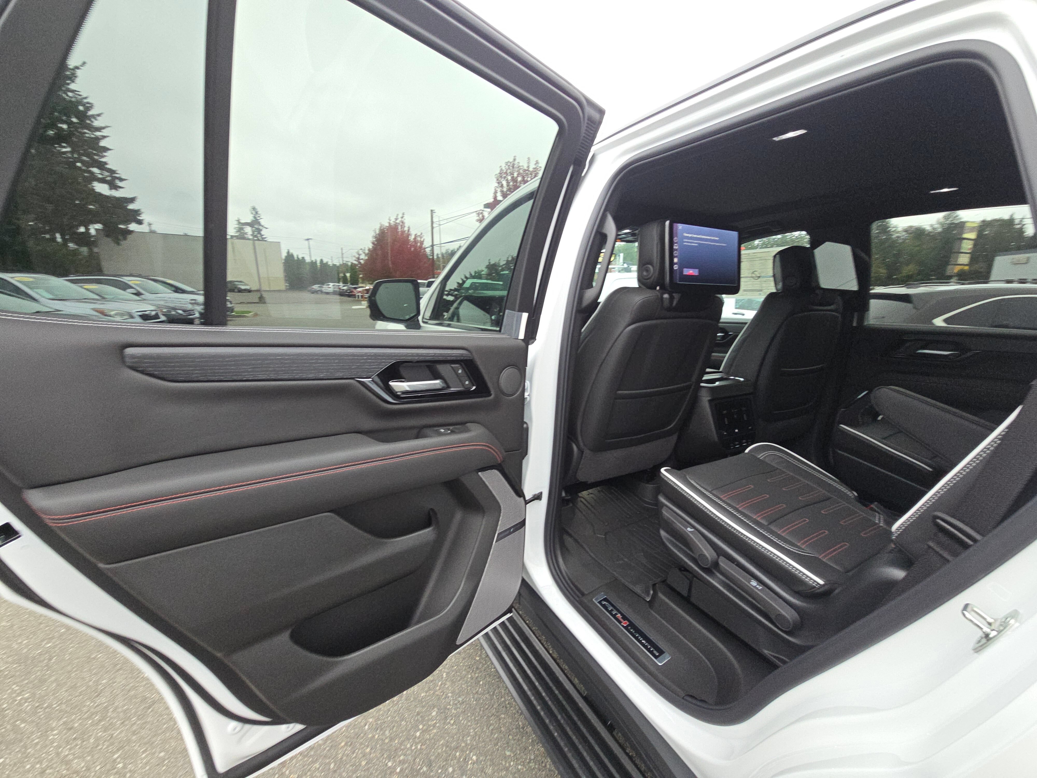 New 2026 GMC Yukon AT4 Ultimate w/ LPO, Floor Liner Package AWD/4WD image 10