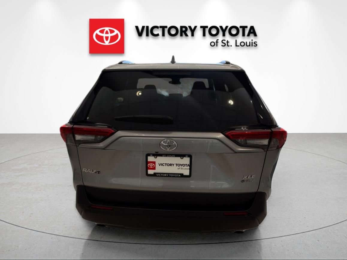 Used 2025 Toyota RAV4 XLE AWD/4WD image 4