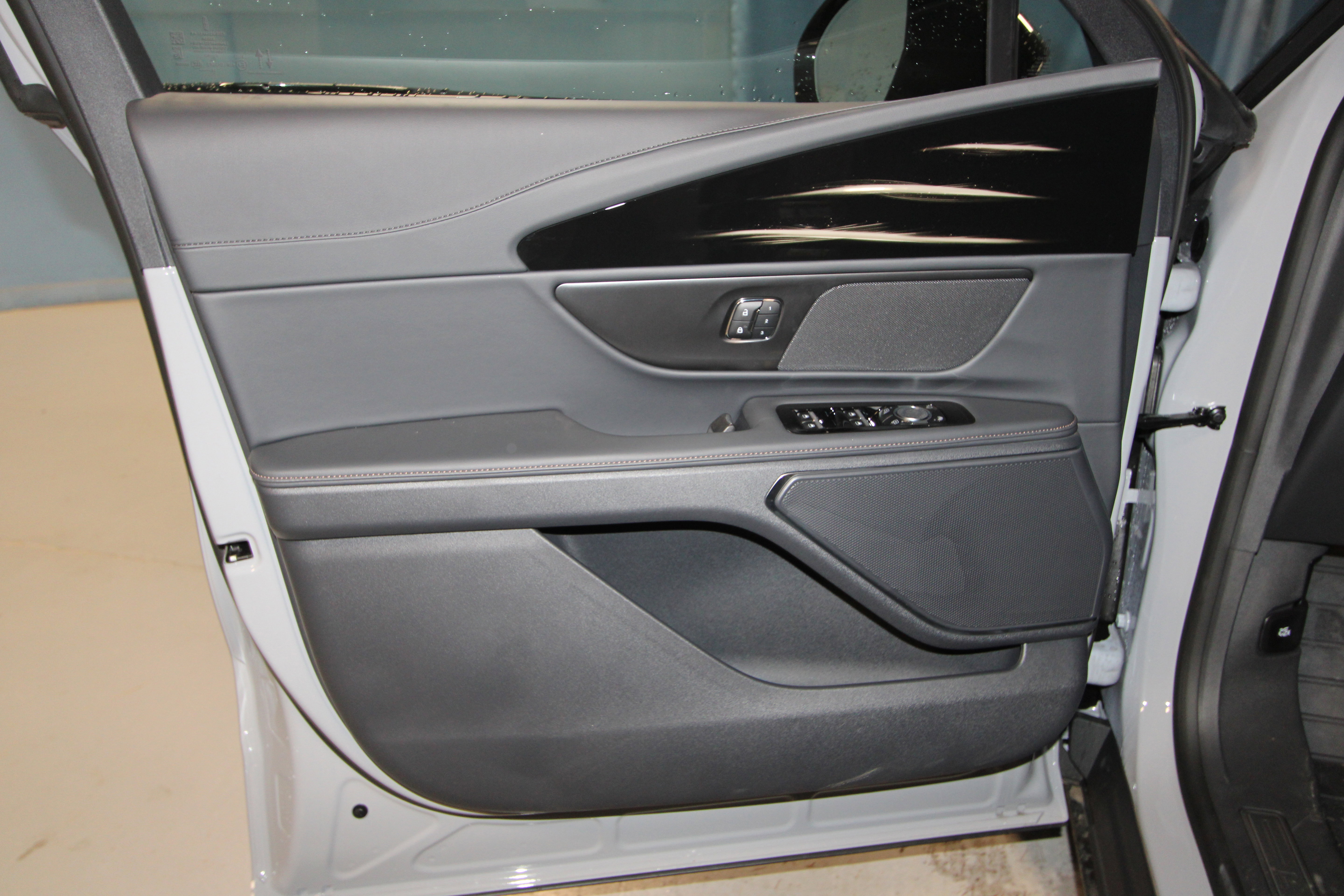 New 2026 Lincoln Nautilus Premier w/ Jet Appearance Package image 4