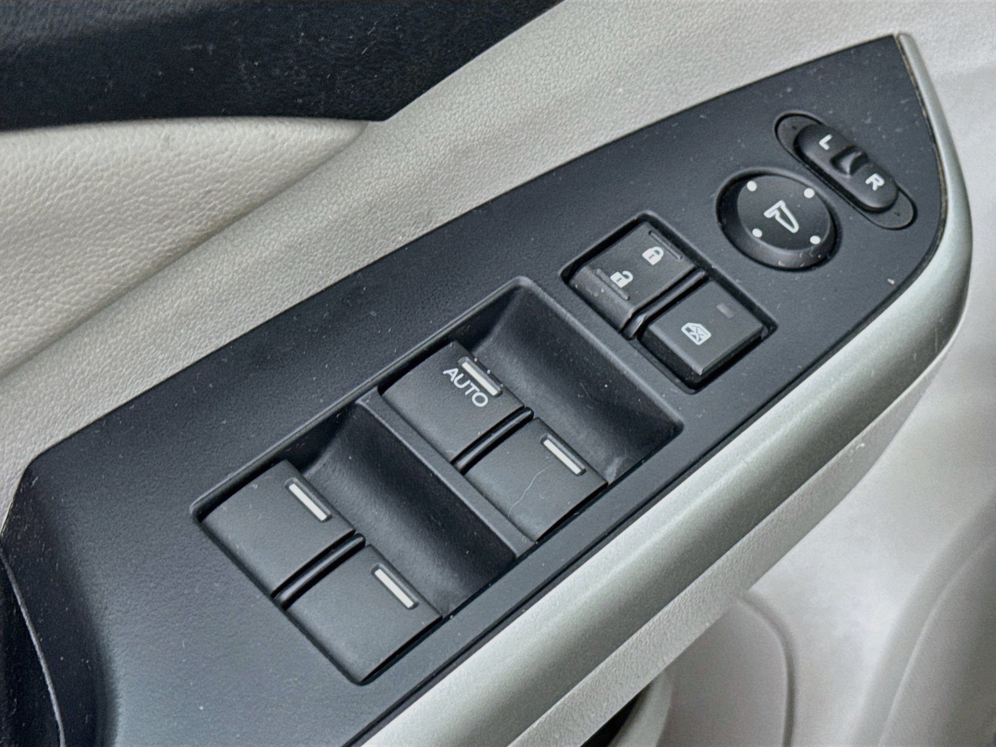 Used 2012 Honda CR-V EX-L image 17