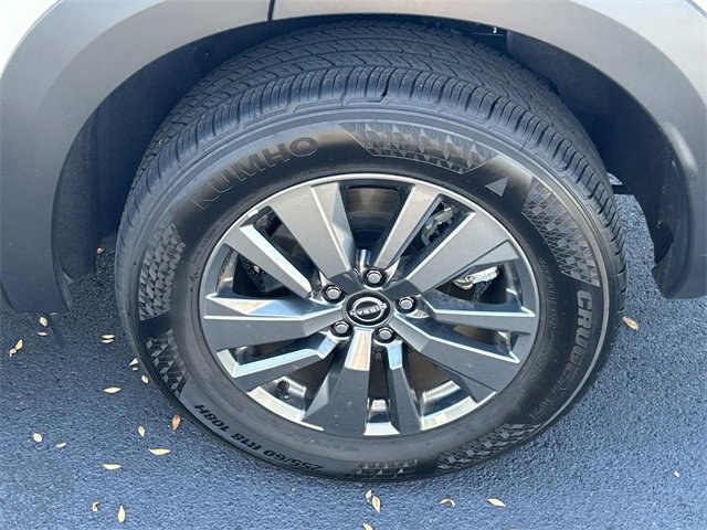 Used 2025 Nissan Pathfinder SV image 14