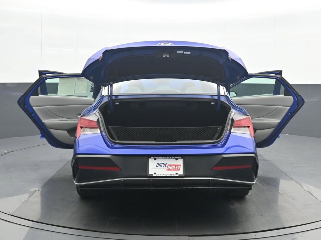Used 2025 Hyundai Elantra SEL FWD image 35