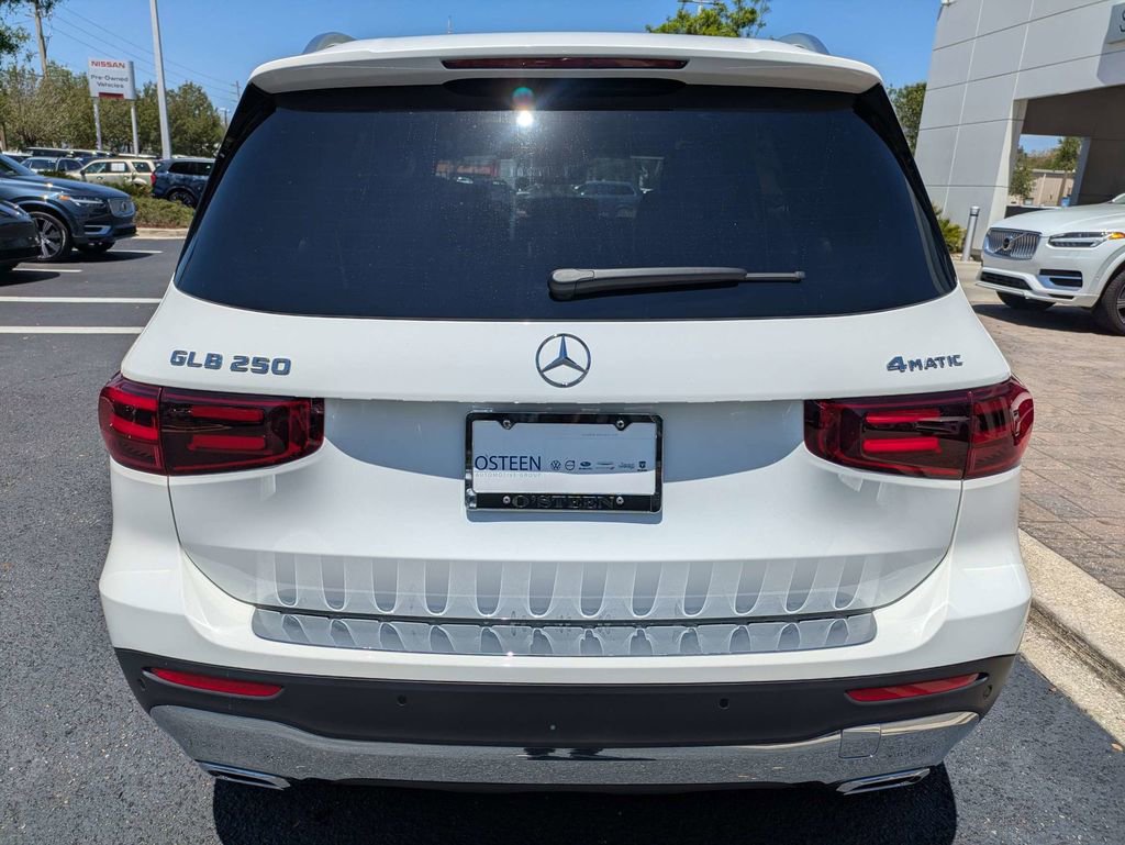 Used 2025 Mercedes-Benz GLB 250 4MATIC image 5