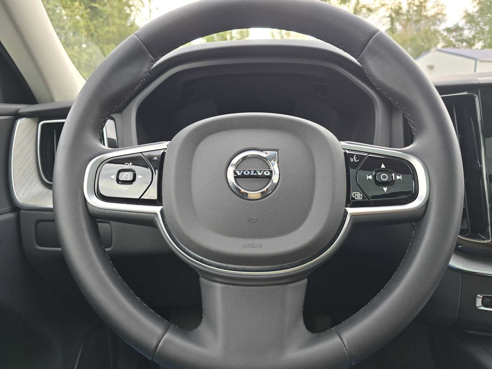 Used 2025 Volvo XC60 B5 Plus AWD/4WD image 24