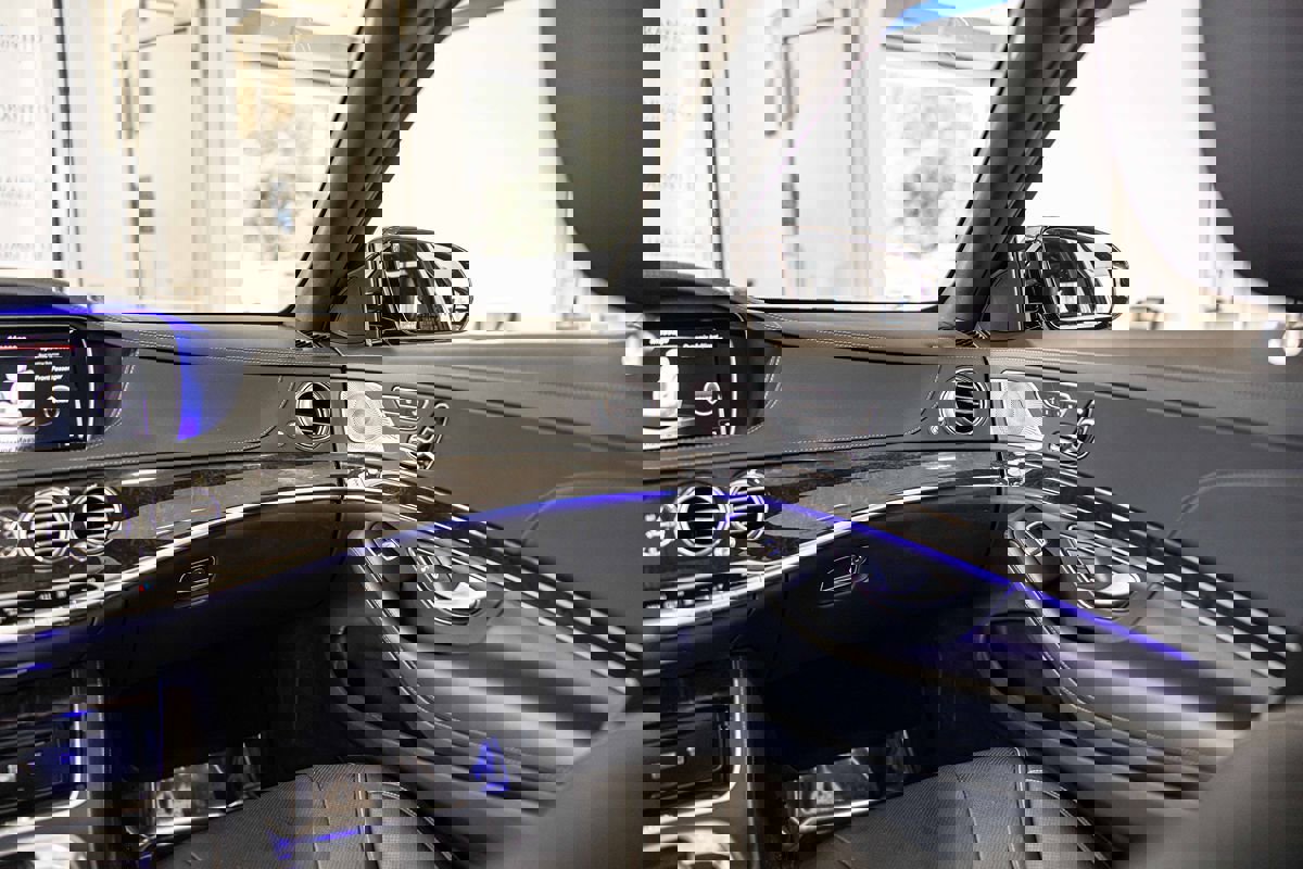 Used 2017 Mercedes-Benz S 550e Sedan w/ Premium Package image 39