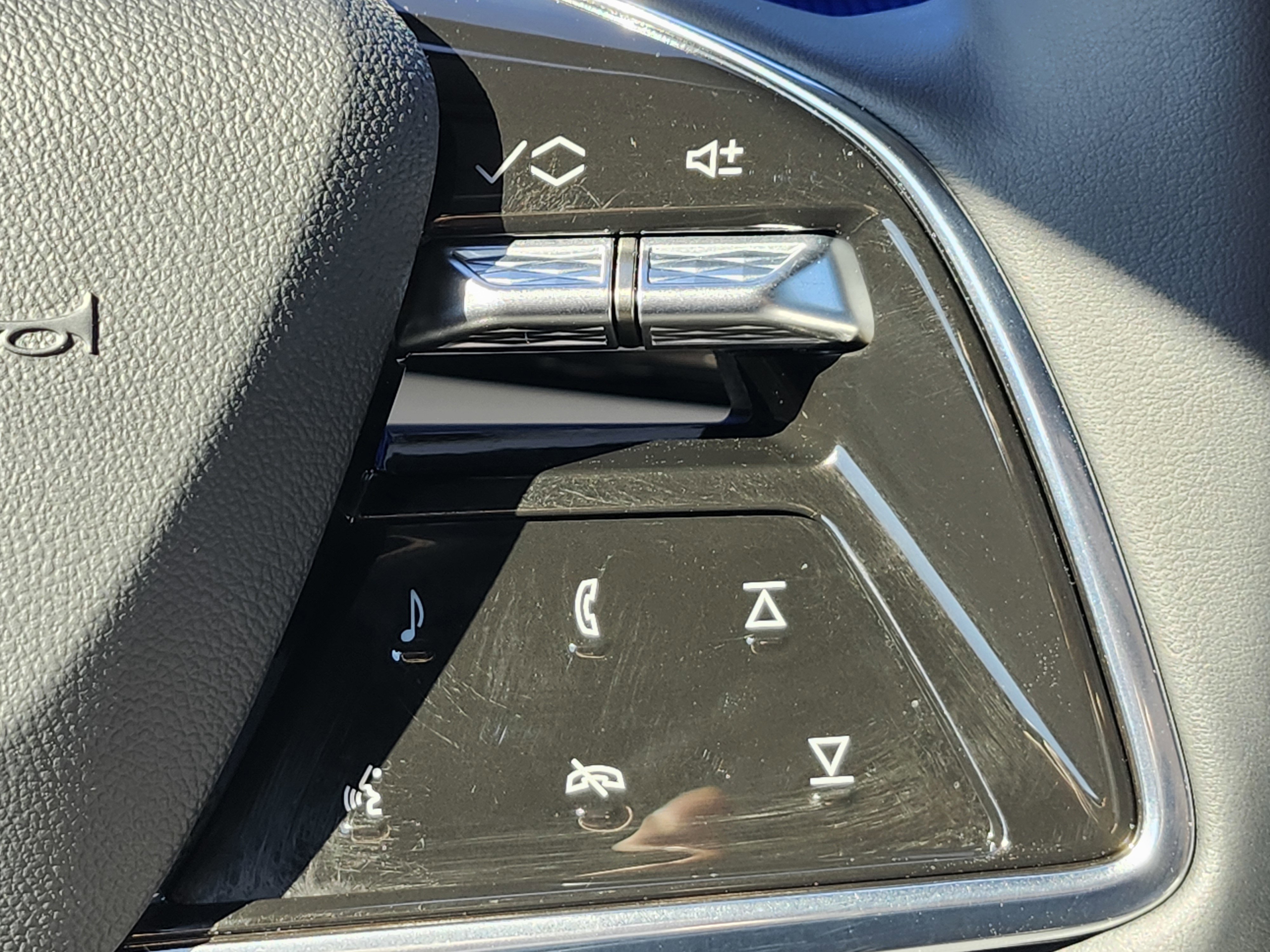 Used 2025 Cadillac Optiq Sport 1 image 31