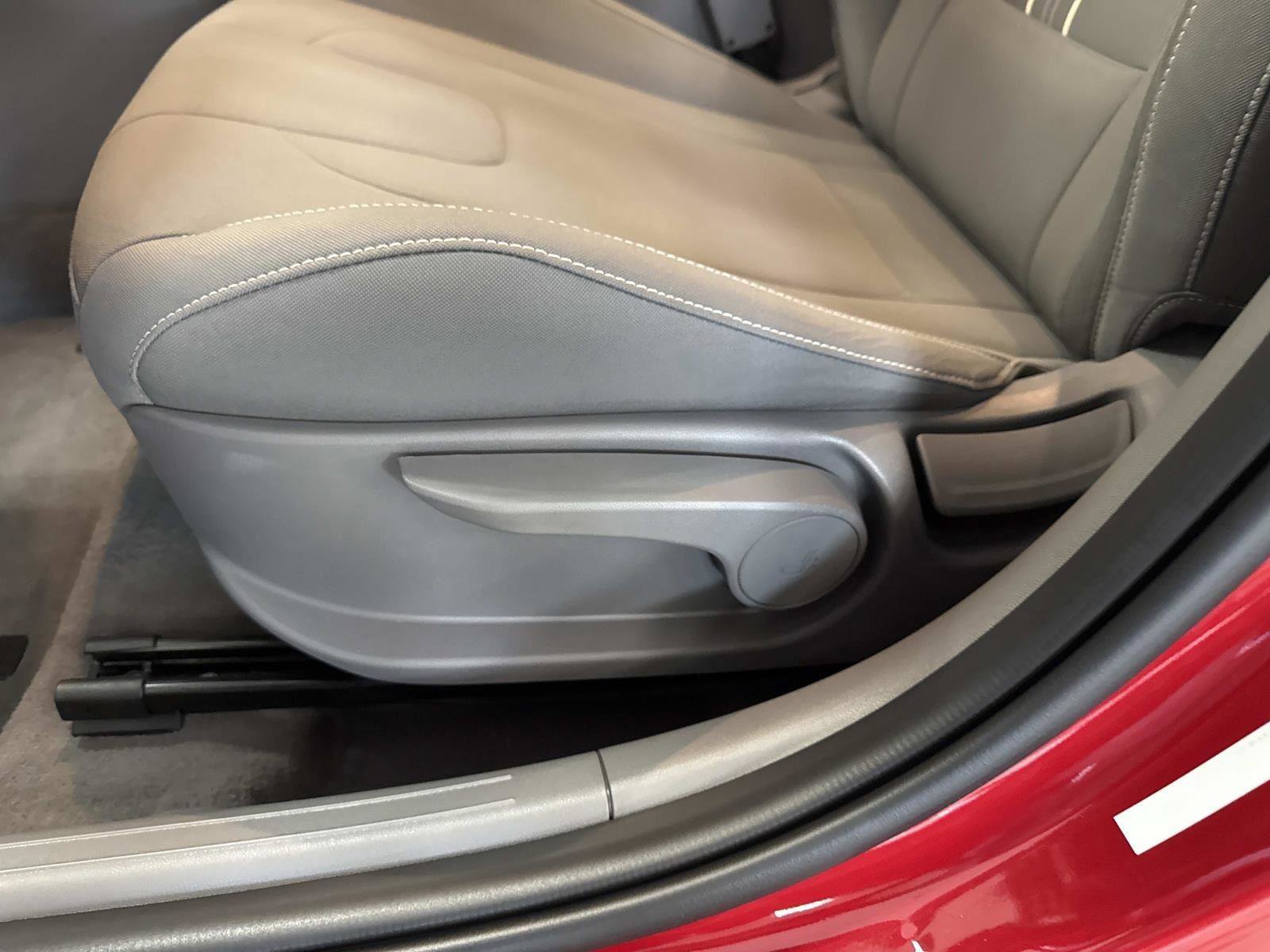 Used 2022 Hyundai Elantra SEL w/ Preferred Accessory Package image 19