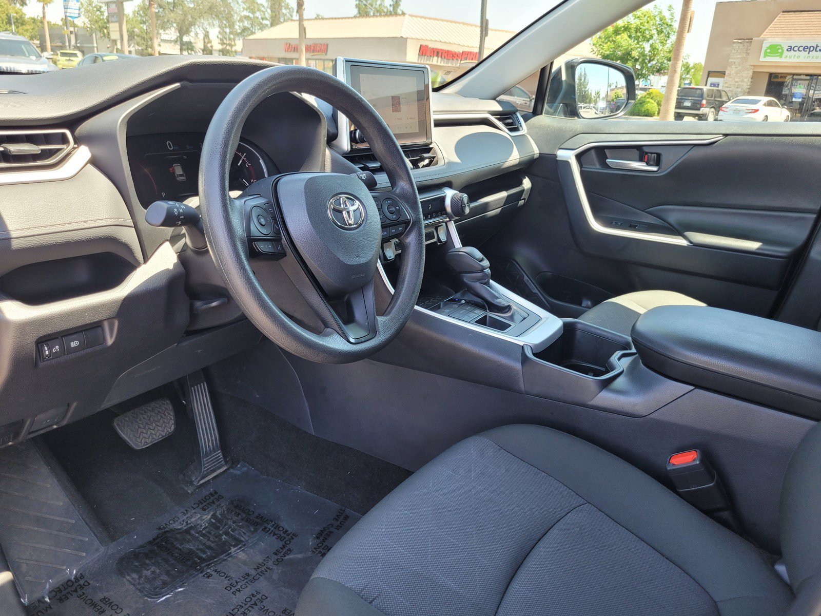 Used 2025 Toyota RAV4 XLE AWD/4WD image 10