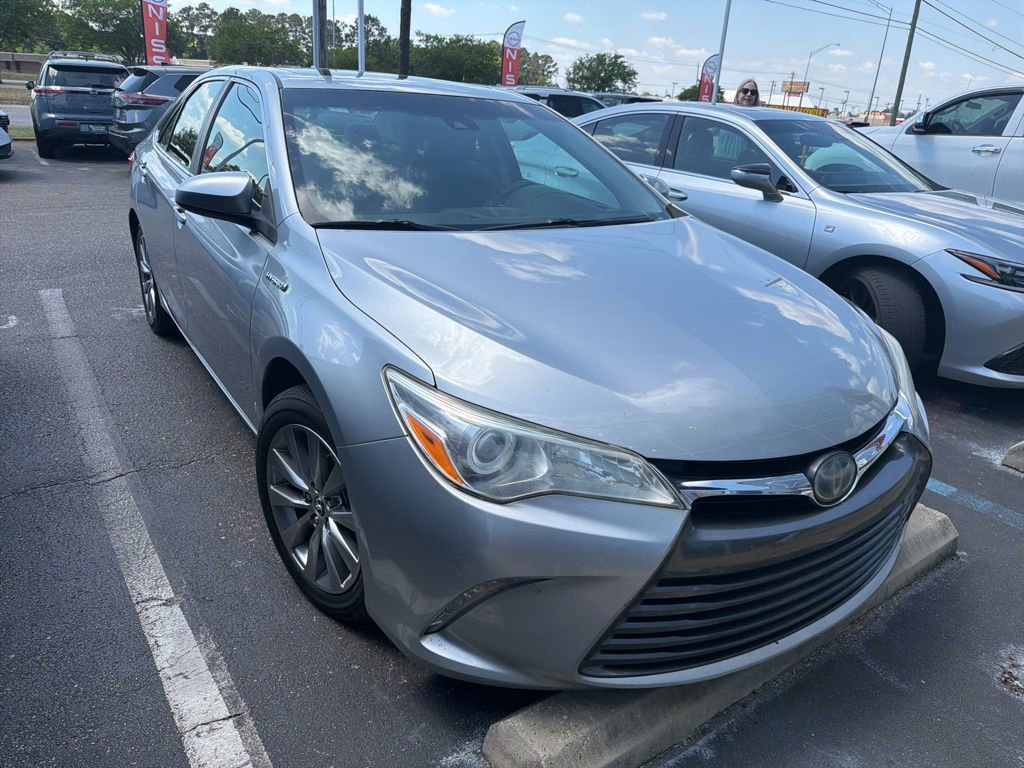 Used 2015 Toyota Camry XLE w/ Moonroof Package FWD image 3