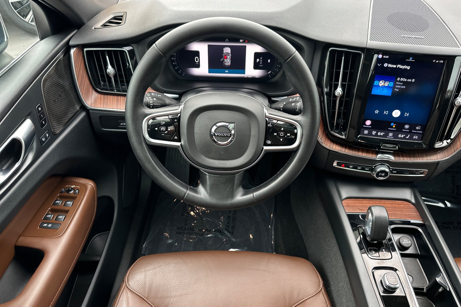 Used 2023 Volvo XC60 B5 Plus w/ Climate Package FWD image 16