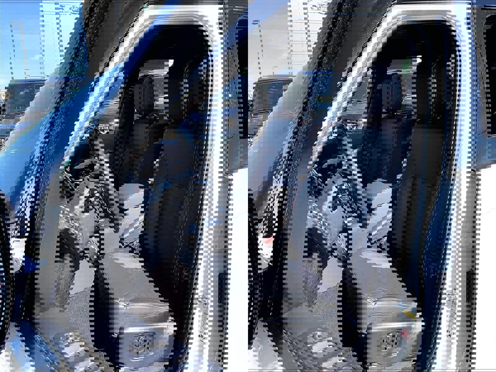 Used 2025 Land Rover Discovery Dynamic SE image 26