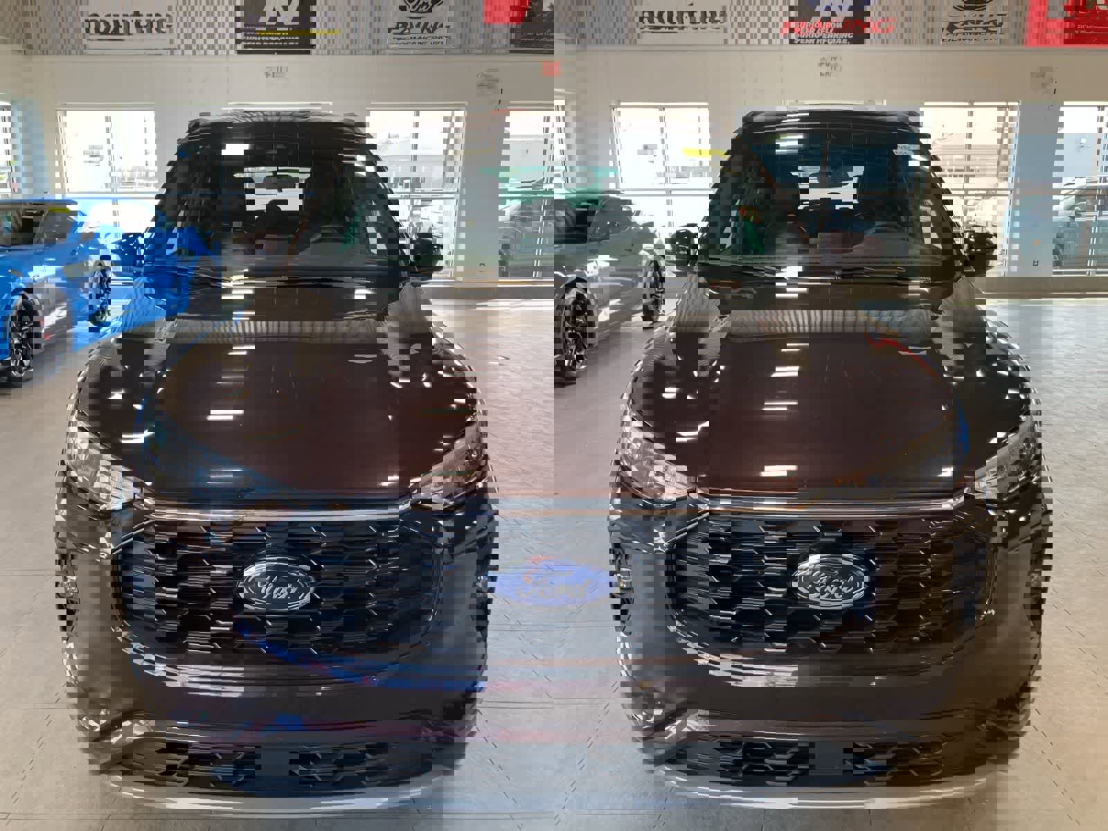 Used 2023 Ford Escape ST-Line Select AWD/4WD image 2