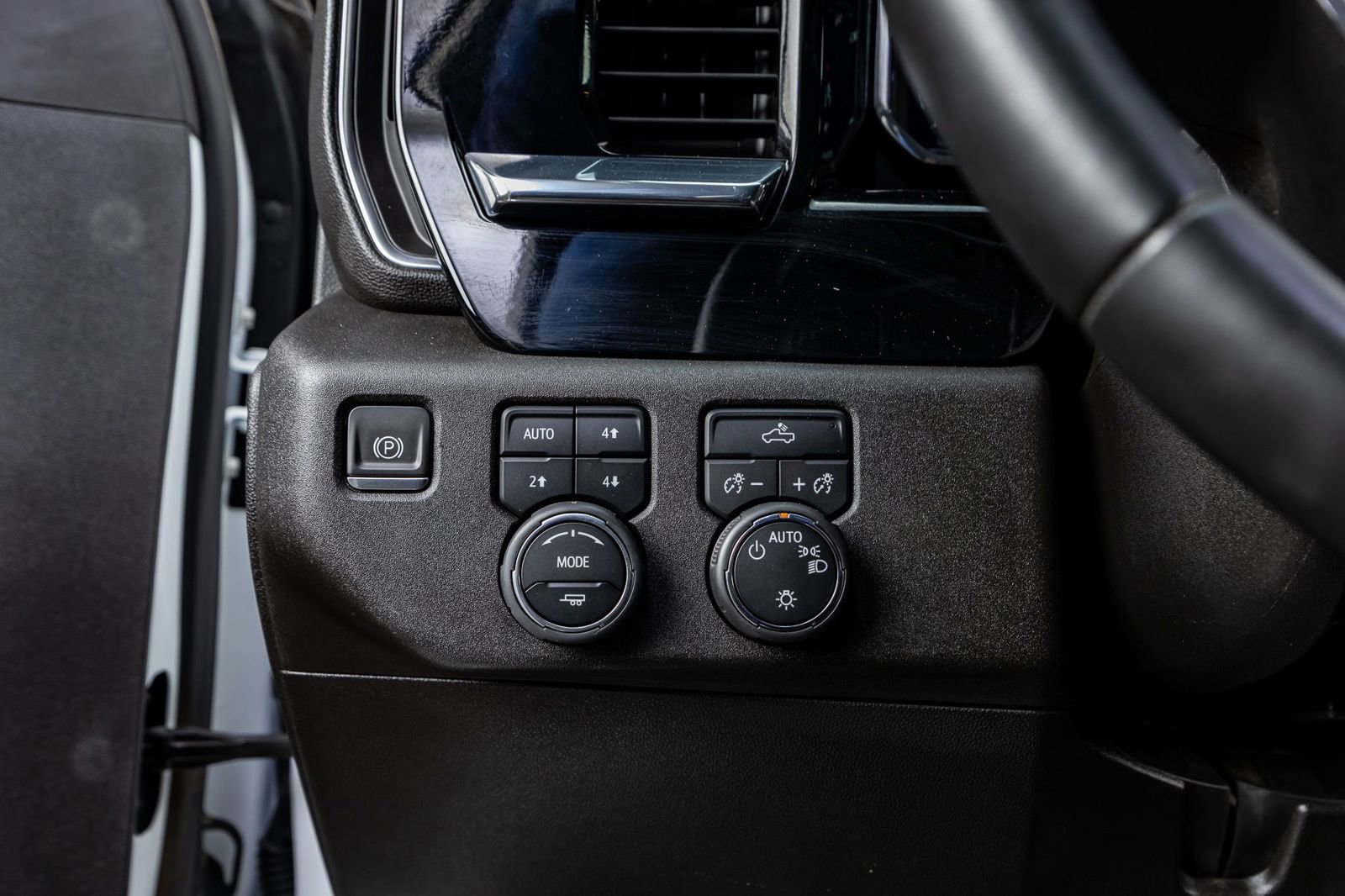 Used 2023 Chevrolet Silverado 1500 LT w/ Z71 Off-Road Package image 21