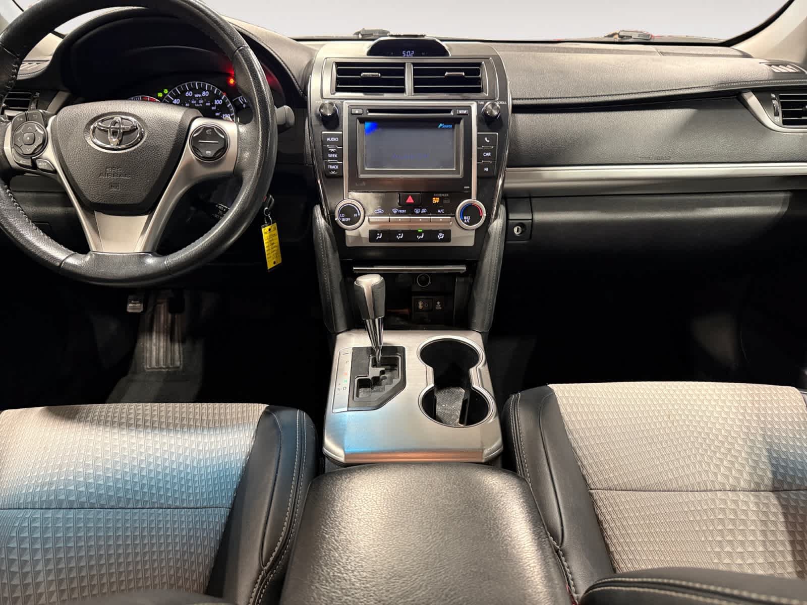 Used 2014 Toyota Camry SE FWD image 11