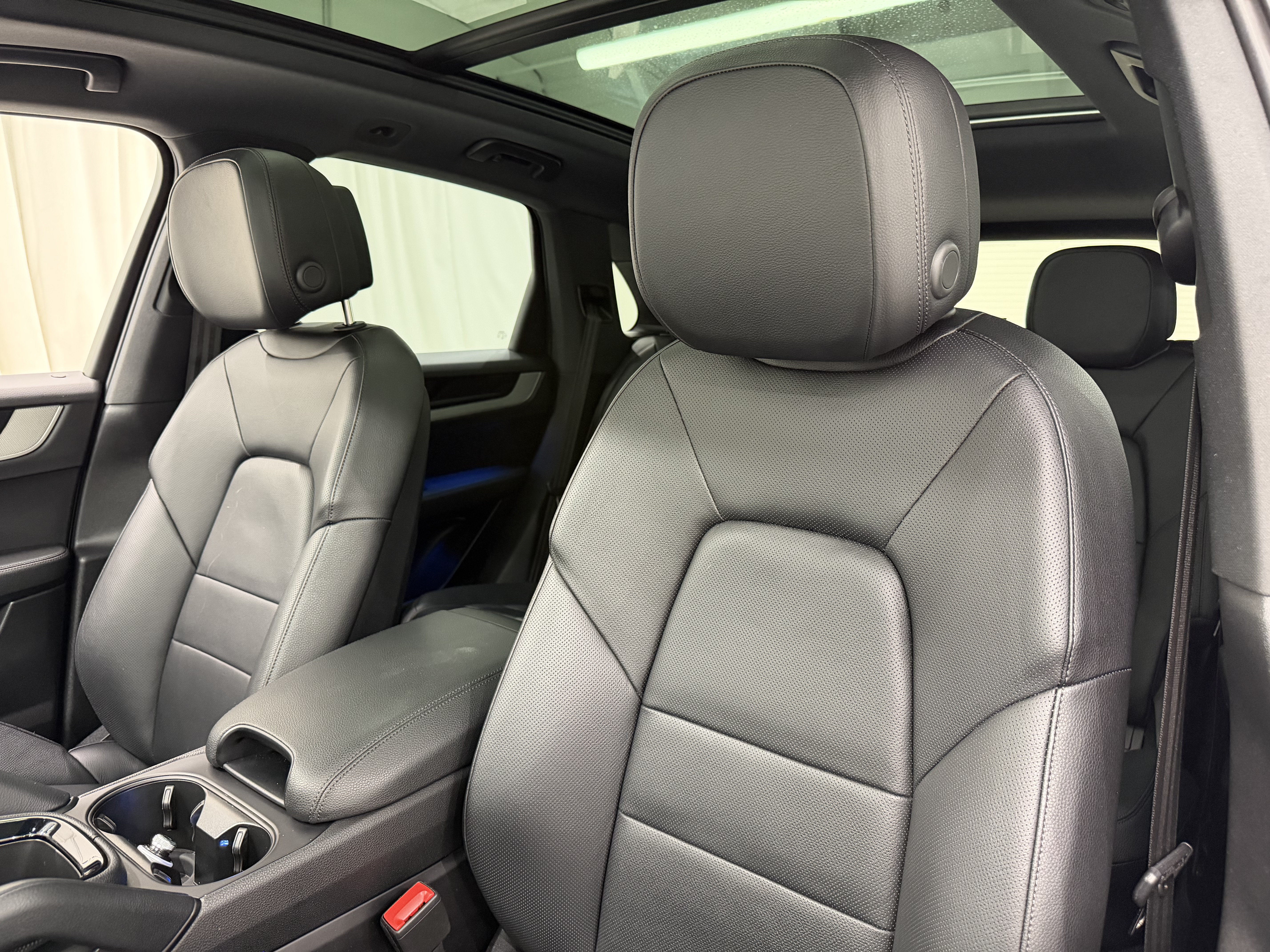 Certified 2025 Porsche Cayenne image 5