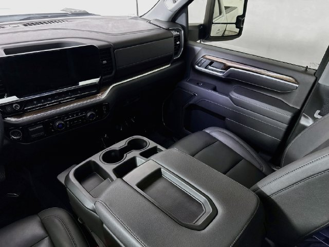 Used 2025 Chevrolet Silverado 2500 LT w/ Z71 Chrome Sport Edition AWD/4WD image 23