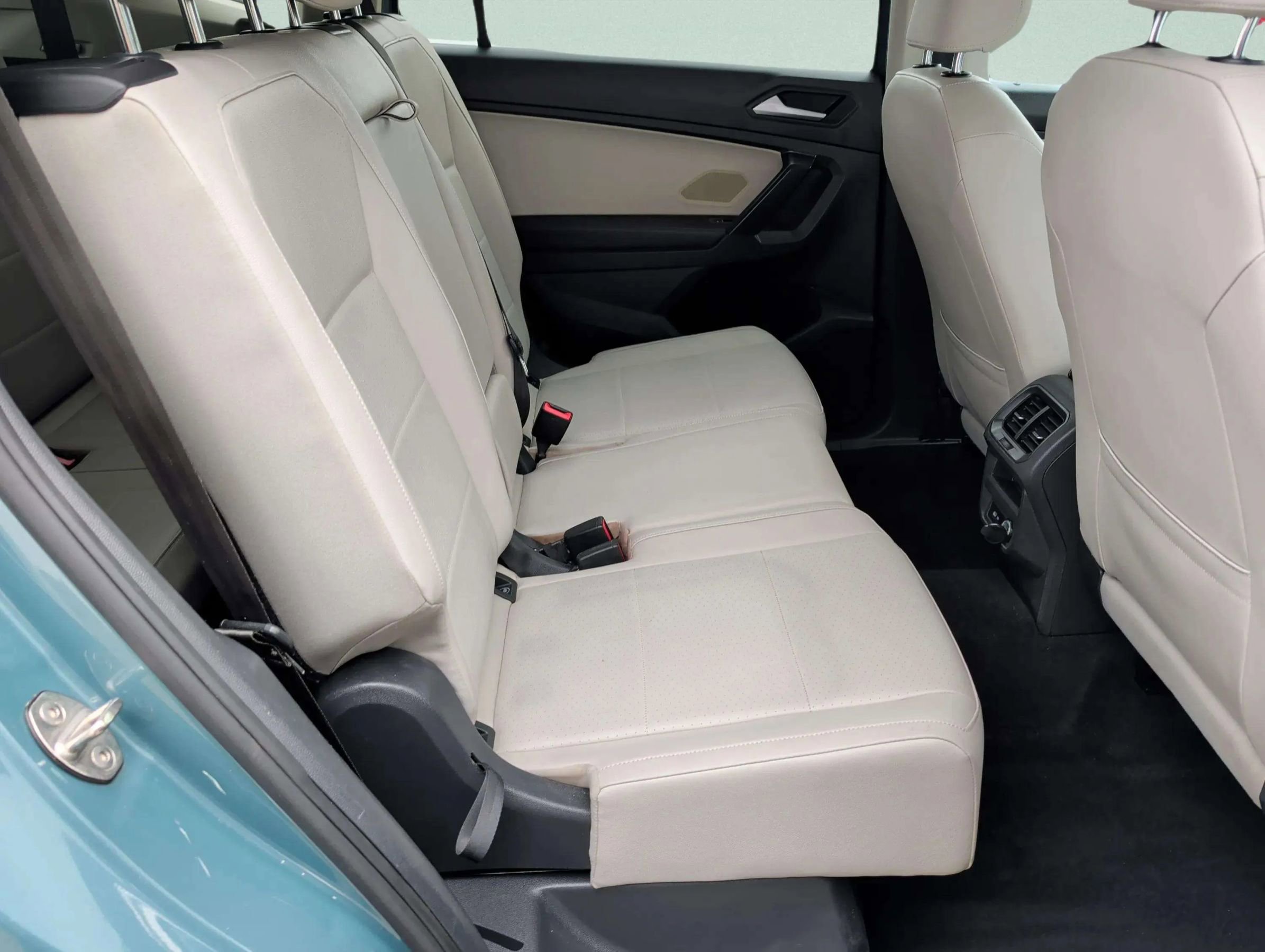 Used 2021 Volkswagen Tiguan SE image 15