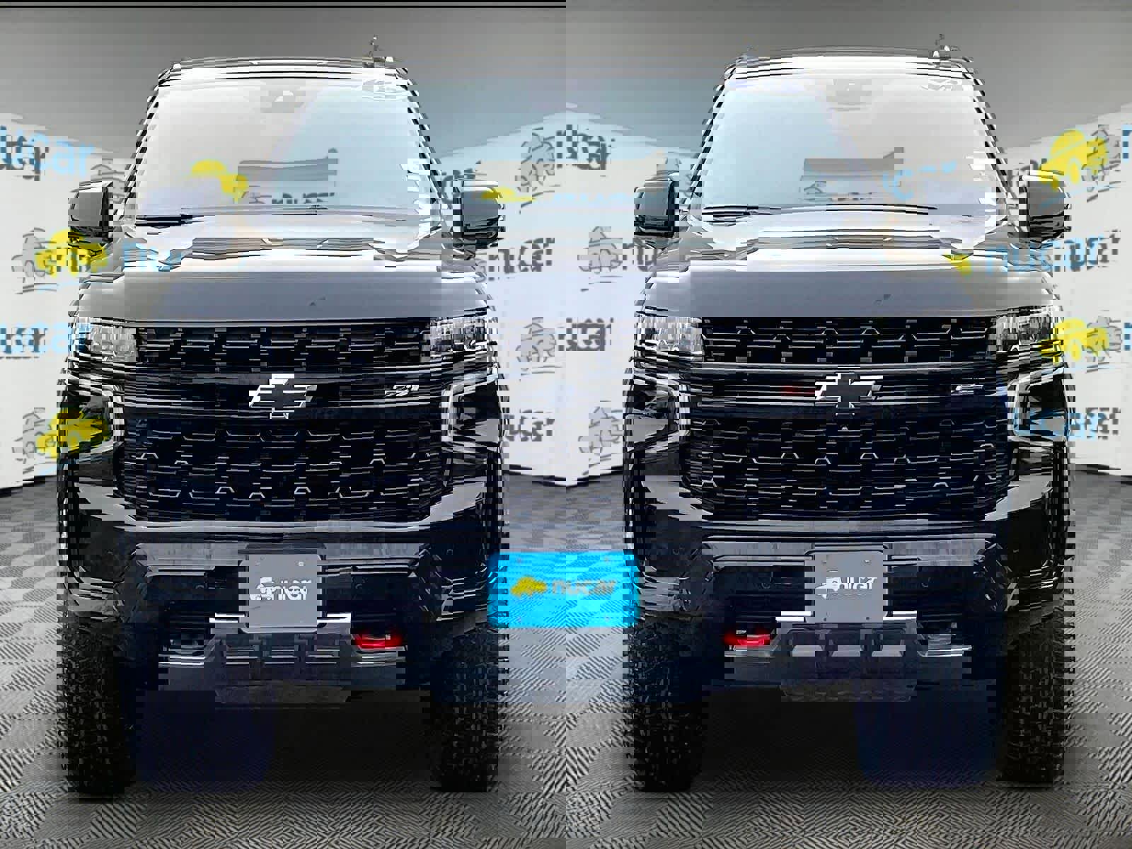 Used 2023 Chevrolet Tahoe Z71 w/ Luxury Package image 2