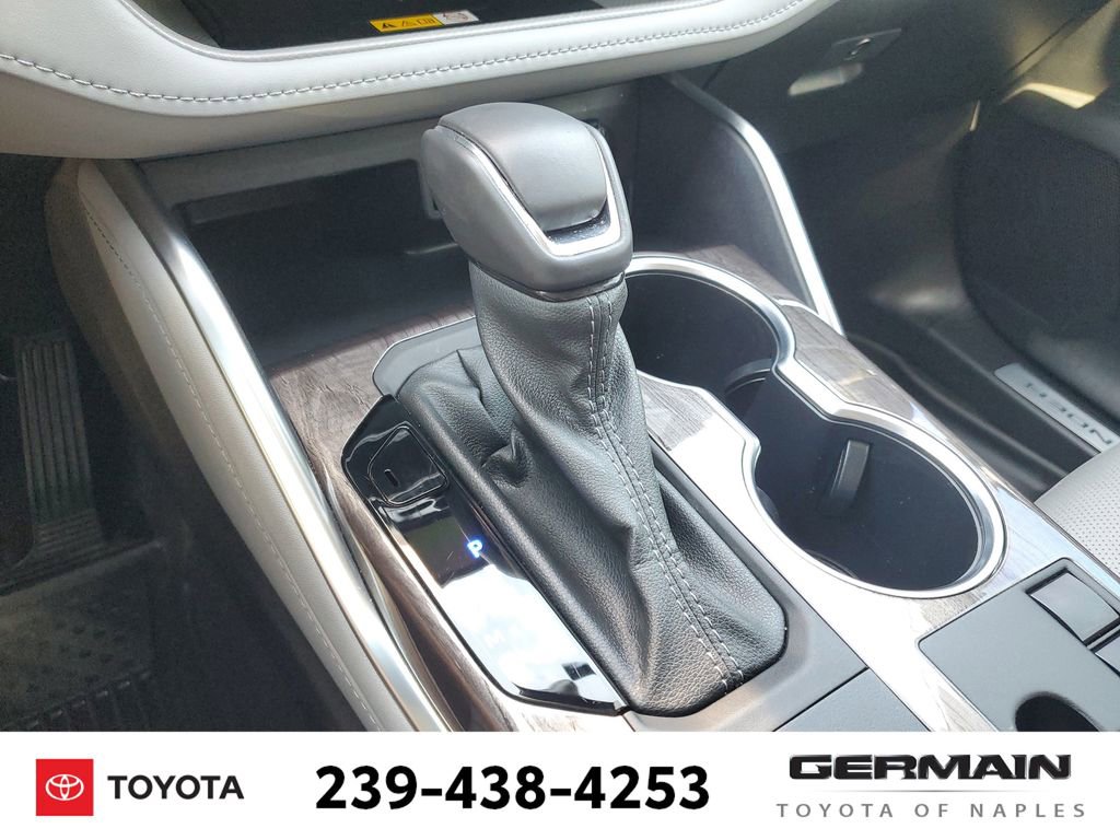 Used 2024 Toyota Highlander Limited image 28